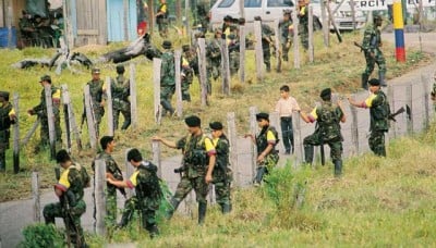 farc_tropa_dos (1) - "A veces el Presidente Santos parece acobardado. Como si le tuviera miedo al ex Presidente Uribe y a ...."