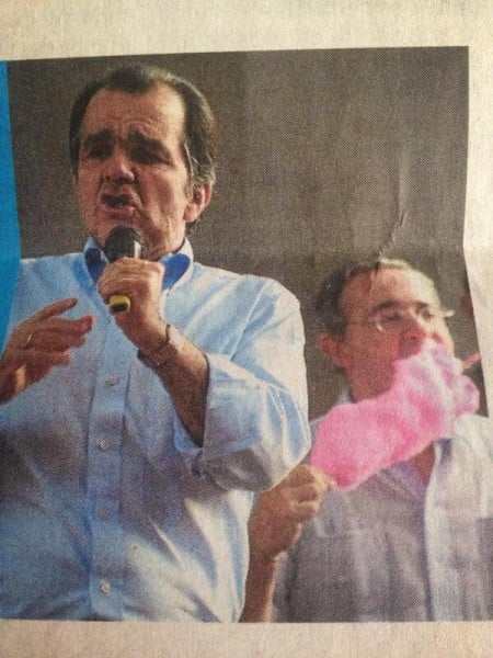 uribe - Uribe, un compañero de campaña distraído