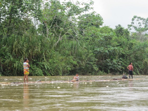 Al río - Una historia con los emberá