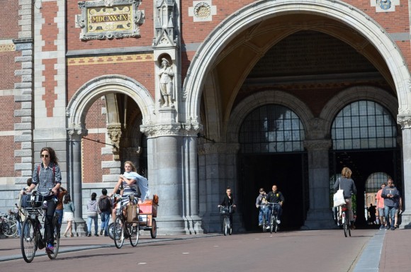 El túnel ciclista bajo el Rijksmuseum. Crédito de la foto: Carlos Cadena Gaitán - Ver el mundial en Ámsterdam