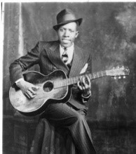 Robert Johnson enseña el poder que le ha dado Belcebú. - El rock, esa maldita música del diablo