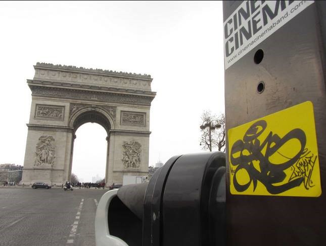 Sticker y tag. Ecks One (Colombia). París, Francia. Foto archivo Ecks. - Las diez mentiras, a medias, que nos creímos sobre el grafiti