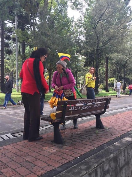 vuvuzelas - Hasta los neonazis salieron a la marcha uribista