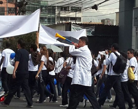 Estudiantes de la San Martín protestan por la cancelación de sus programas