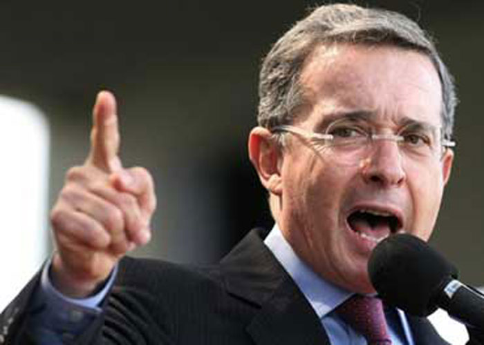 Uribe y el botón de autodestrucción