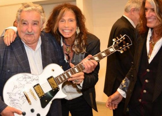 Aerosmith le regaló una guitarra a Mujica