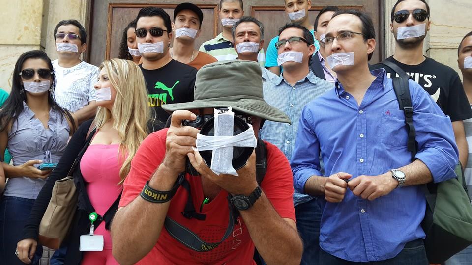 Plantón de periodistas en Medellín