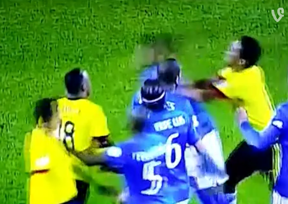 VIDEO: El empujón de Bacca contra Neymar