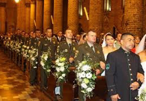 Policía en Mocoa celebra matrimonio colectivo