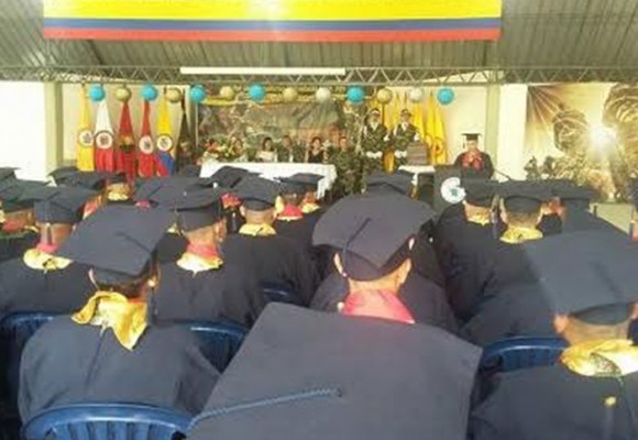 Soldados profesionales de la Décima Sexta Brigada se graduaron como bachilleres