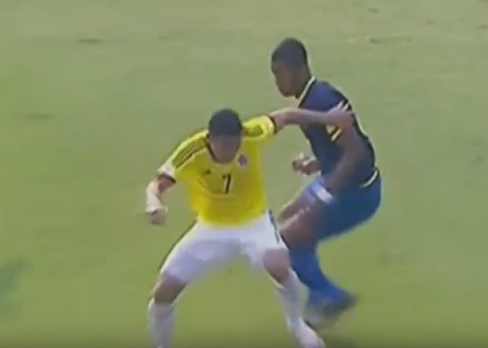 Bacca, con golazo de media vuelta, adelanta a Colombia contra Ecuador