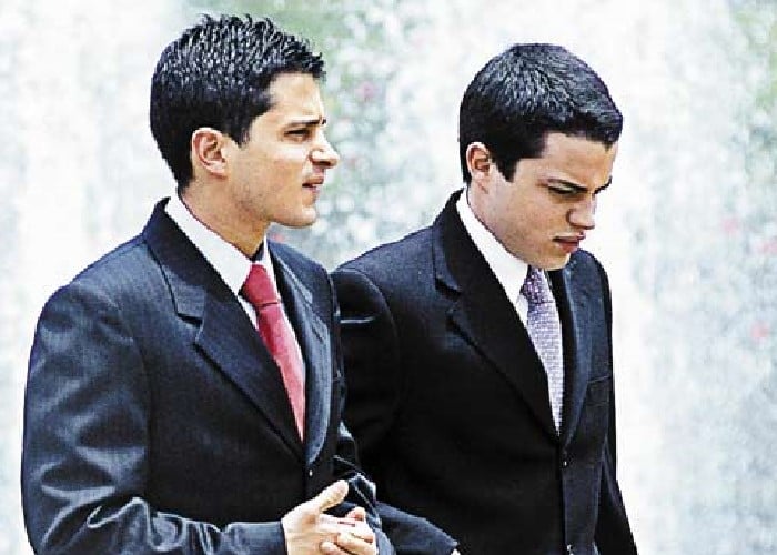 Los hijos de Uribe a las puertas del bunker de la Fiscalía