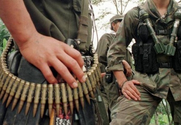 Trabajar para pagar la 'vacuna' a las FARC