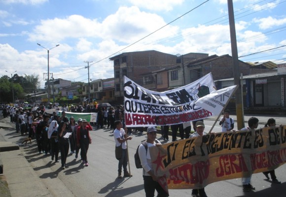 Aprendices y trabajadores del SENA Cauca se movilizan contra la Reforma Tributaria