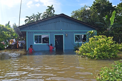 El río Mira está desplazando gente en Tumaco