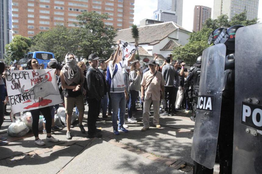 Para que usted pueda ir a ver toros se necesita ESMAD, policía y más de 220.000 pesos.