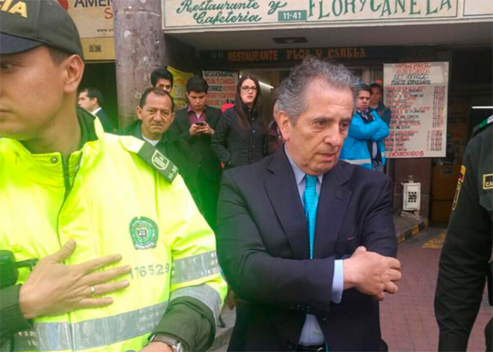 Arturo Vega Prieto, gerente de Fincomercio, agarró a golpes a una periodista