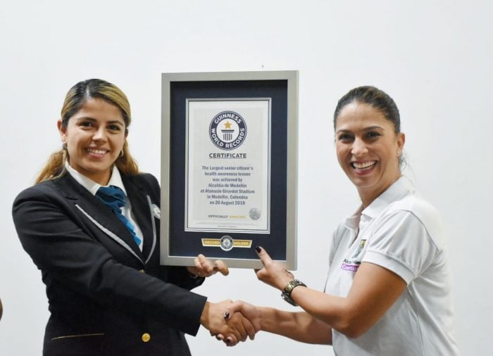  - Medellín rompe Guinness Record con los abuelos de la ciudad