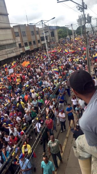  - Maduro enfrentado a ríos de gente: ¡No más!