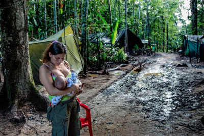  - La imagen de una guerrillera mostrando con desparpajo su embarazo podría llevarse World Press Photo