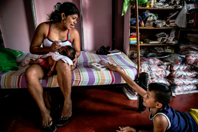  - La imagen de una guerrillera mostrando con desparpajo su embarazo podría llevarse World Press Photo