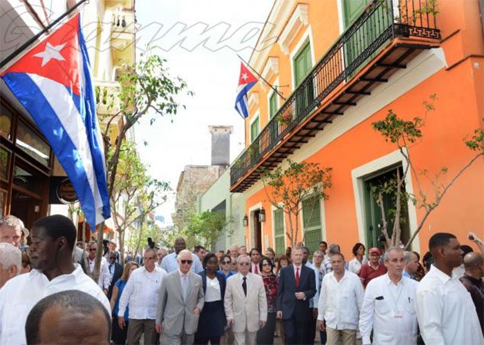  - El Príncipe Carlos y Camila se la gozan en La Habana mientras Inglaterra arde por el Brexit