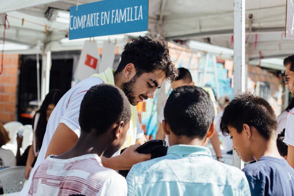  - ¿Qué están haciendo los jóvenes colombianos en sus comunidades?