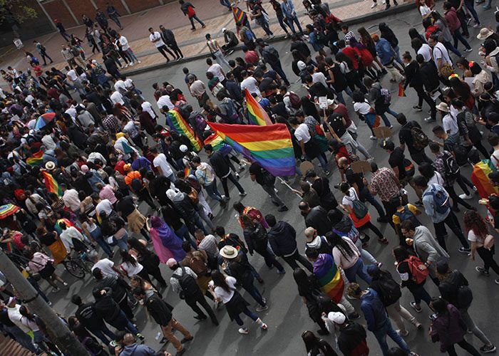  - [FOTOS] A pesar del frío y la lluvia, los gays hicieron de Bogotá una fiesta