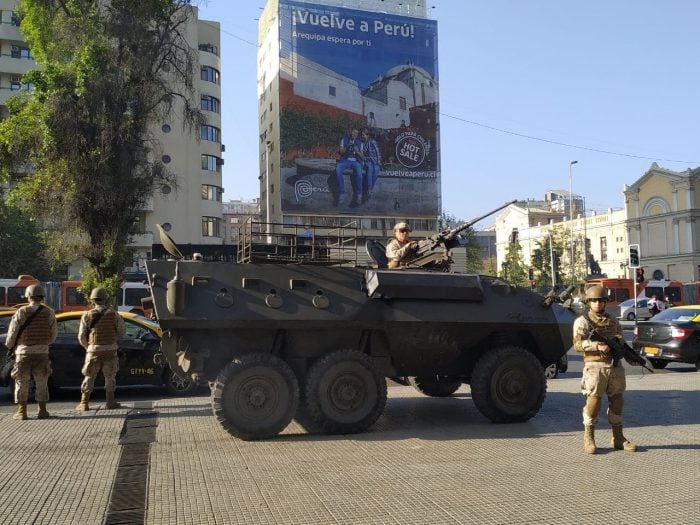  - En Chile, al poder se le cayó la máscara