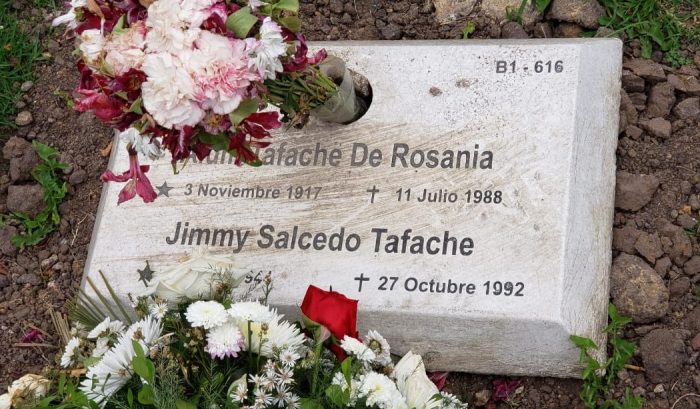  - La triste tumba de Jimmy Salcedo en Jardines del Recuerdo