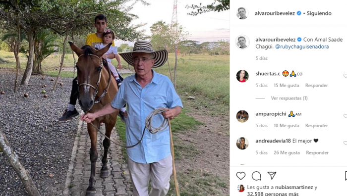  - Las vacaciones de Uribe: un abuelo feliz