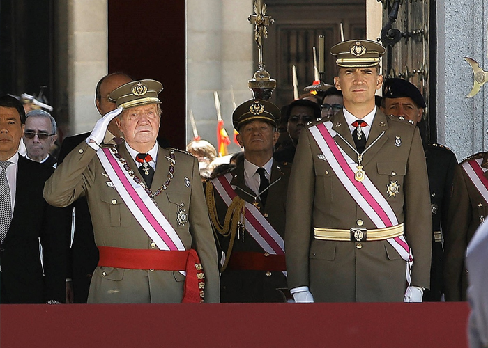 El Rey Juan Carlos recibe el castigo mayor por su corrupción: el exilio