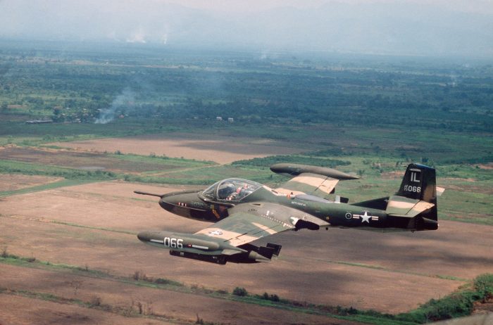  - Los aviones de guerra colombianos solo sirven para atacar guerrillas