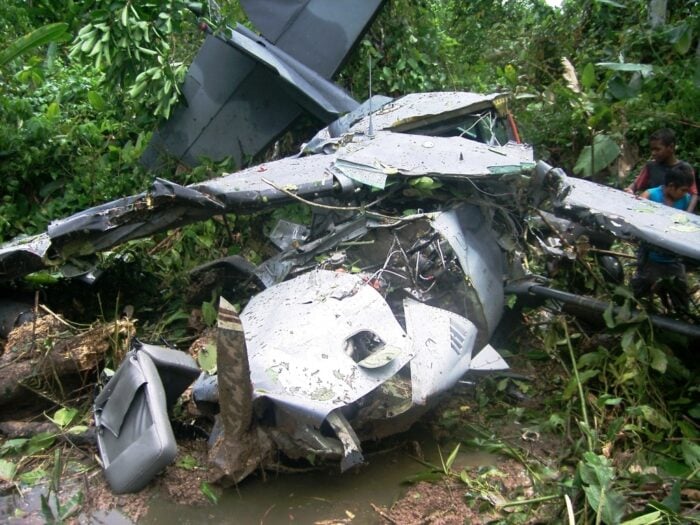  - El piloto colombiano que, destruido por una granada, pudo aterrizar su avión