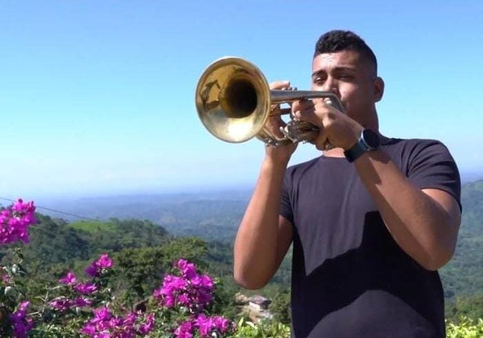 Jhonier Rodríguez, el joven que aprendió a sonreír con la música