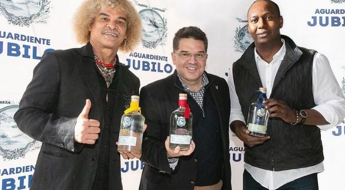  - El exclusivo aguardiente del Pibe Valderrama que solo se vende en aeropuertos