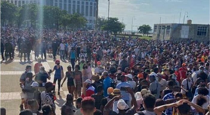  - Se cansaron: miles de cubanos salen a las calles a protestar