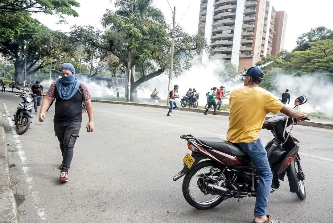 Balas contra escudos las víctimas del Paro en Cali