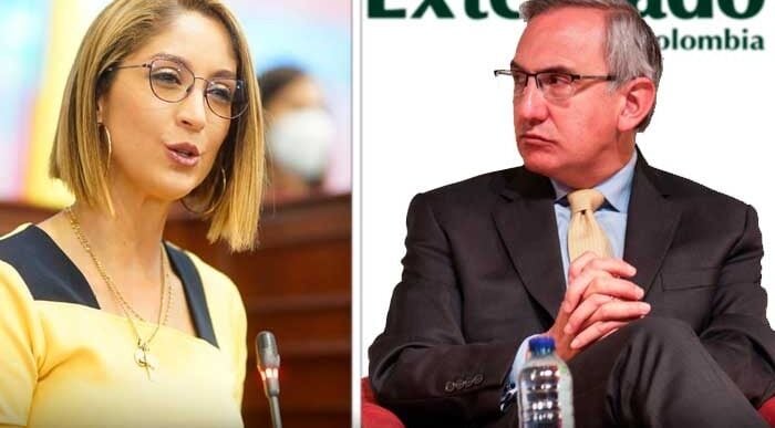  - Jennifer Arias desafía en el Congreso al nuevo rector de El Externado 