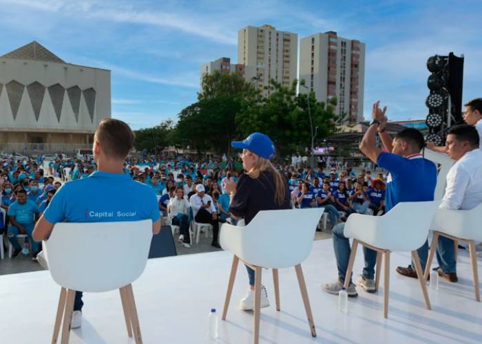Gobernadora del Atlántico presidió Asamblea con más de mil jóvenes en la Plaza de la Paz