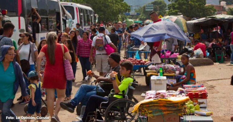  - La dura vida en 'La Parada', el último pueblo colombiano antes de pasar la frontera