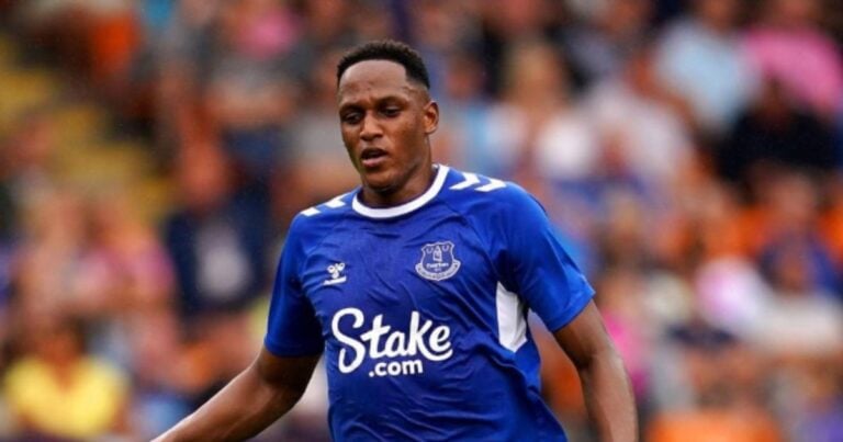 Yerry Mina Everton - No sale de la banca: El mal momento que vive Yerry Mina en el Everton