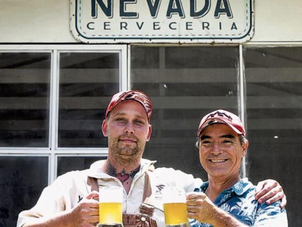 Jonas Koghberger y Lucas Echeverri en Nevada cervecería - Así nació Nevada Cervecería la planta que produce una de las mejores cervezas artesanales del mundo