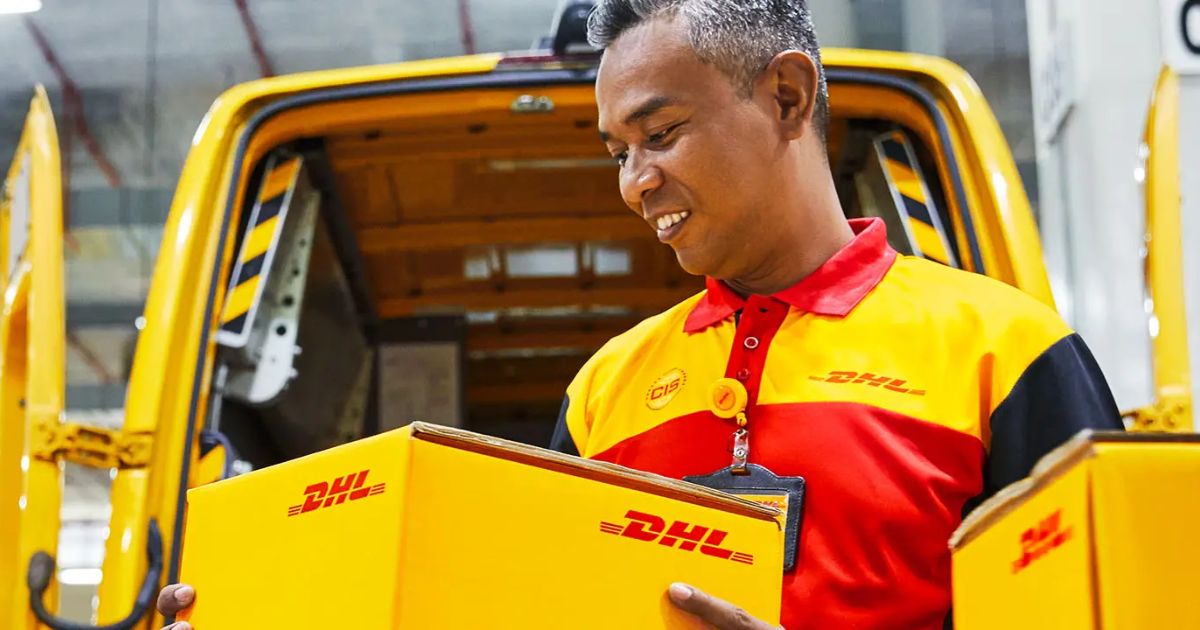 ¿Quiere trabajar en DHL? La empresa de envíos abrió vacantes en Colombia para técnicos y profesionales 