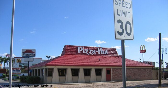pizza hut - Así fue como dos hermanos gringos se inventaron Pizza Hut, la segunda pizzería que más vende en el mundo