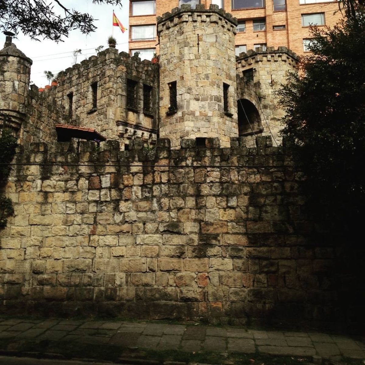 Castillo del Mono Osorio Castillos de Bogotá - La historia del Castillo del Mono Osorio, el fuerte que construyó un odontólogo con sus propias manos