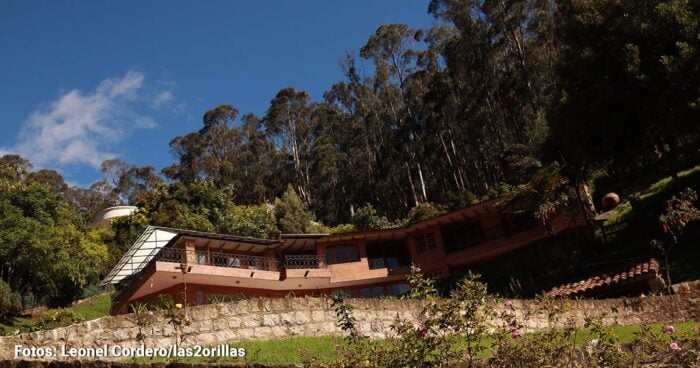  - De quiénes son las grandes casas construidas sin permiso en los cerros orientales de Bogotá