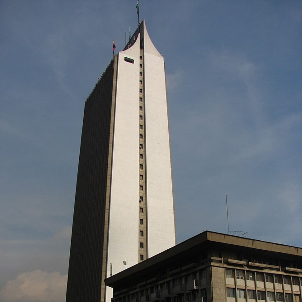 Edificio Coltejer - La historia del edificio Coltejer, el más alto de Latinoamérica en los años 70 y la insignia de Medellín