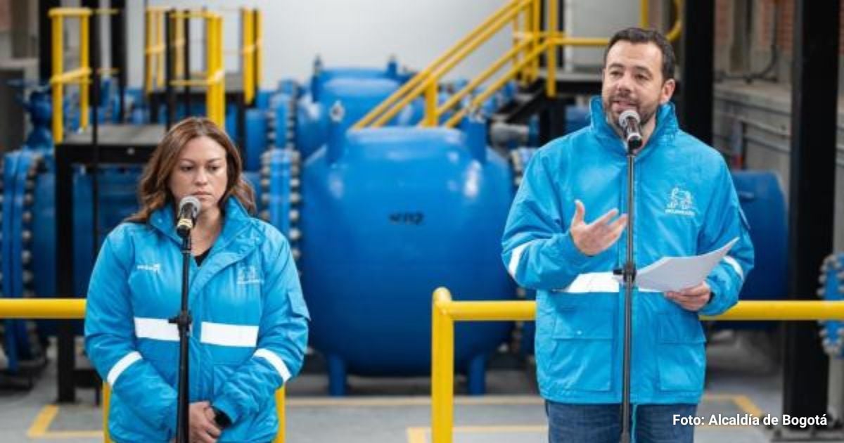 Látigo del alcalde Carlos Fernando Galán a los abusadores con el agua en Bogotá