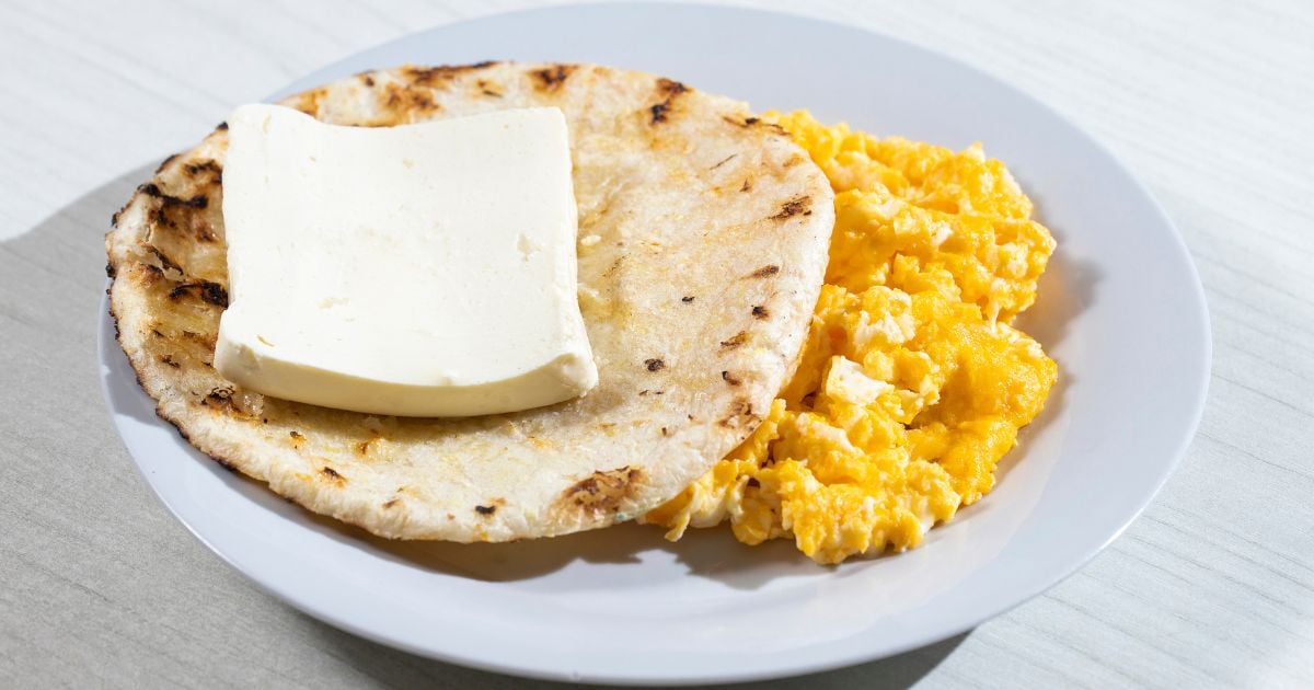 arepa o pan - ¿Arepa o pan, qué es más saludable para el desayuno? Esto dice la IA